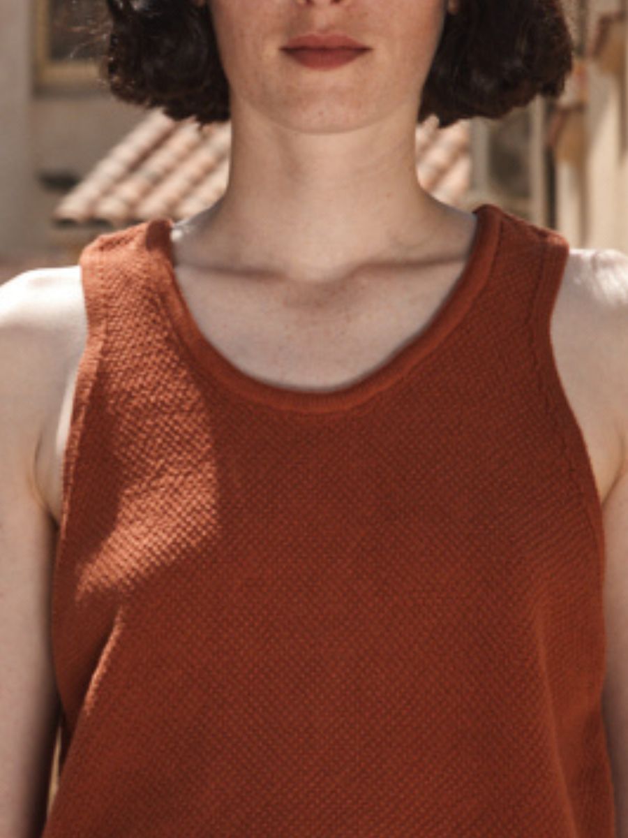 LARA Tank Top in Organic Cotton - Earth Red