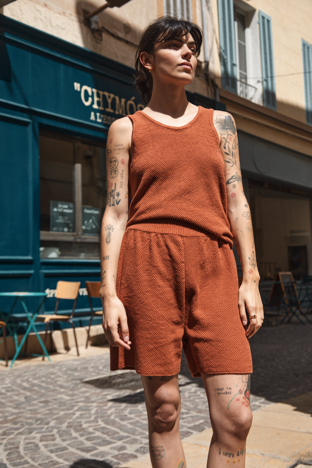 BILLIE Knitted Shorts in Organic Cotton - Earth Red