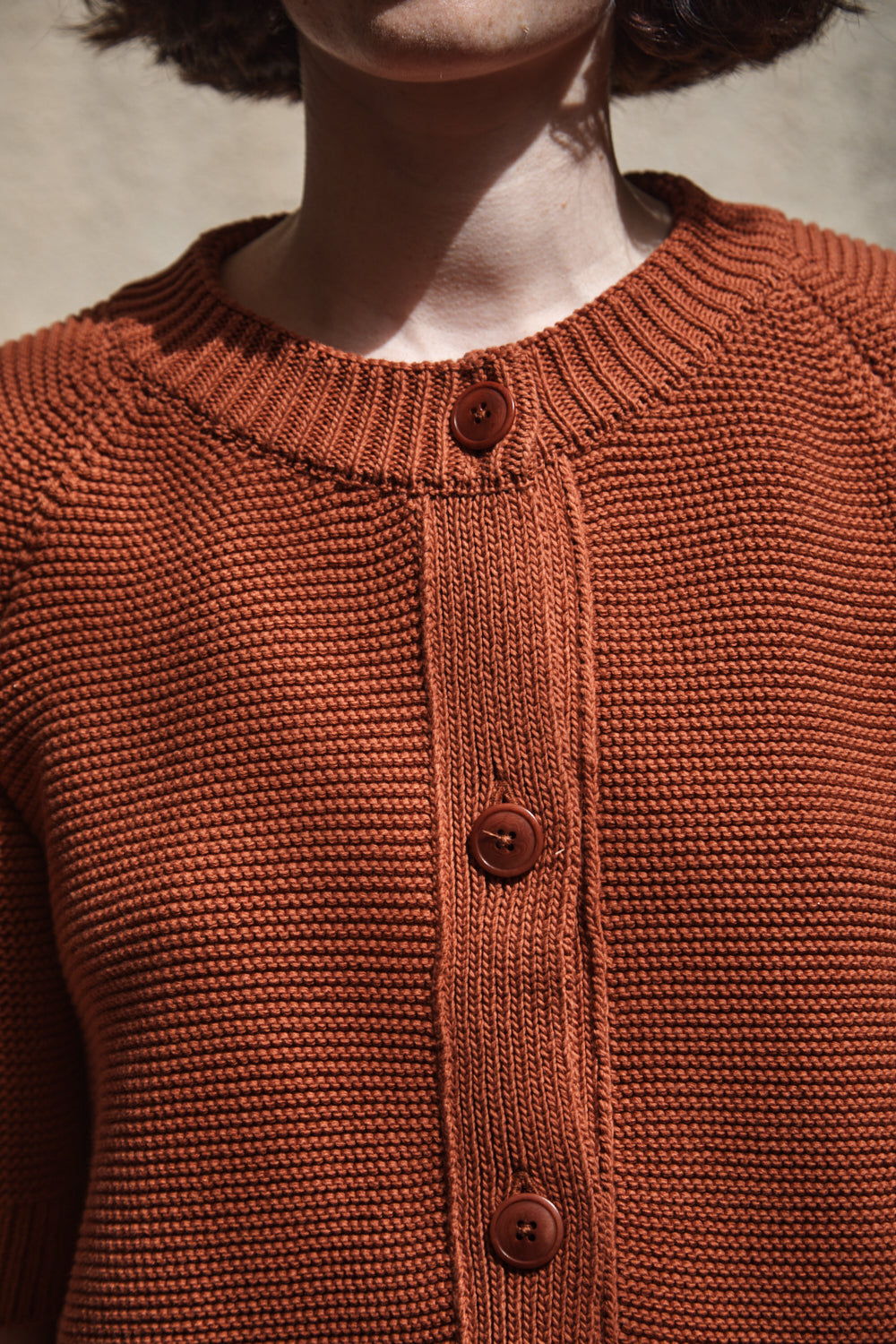 CLARISSE Short-Sleeve Cardigan in Organic Cotton - Earth Red