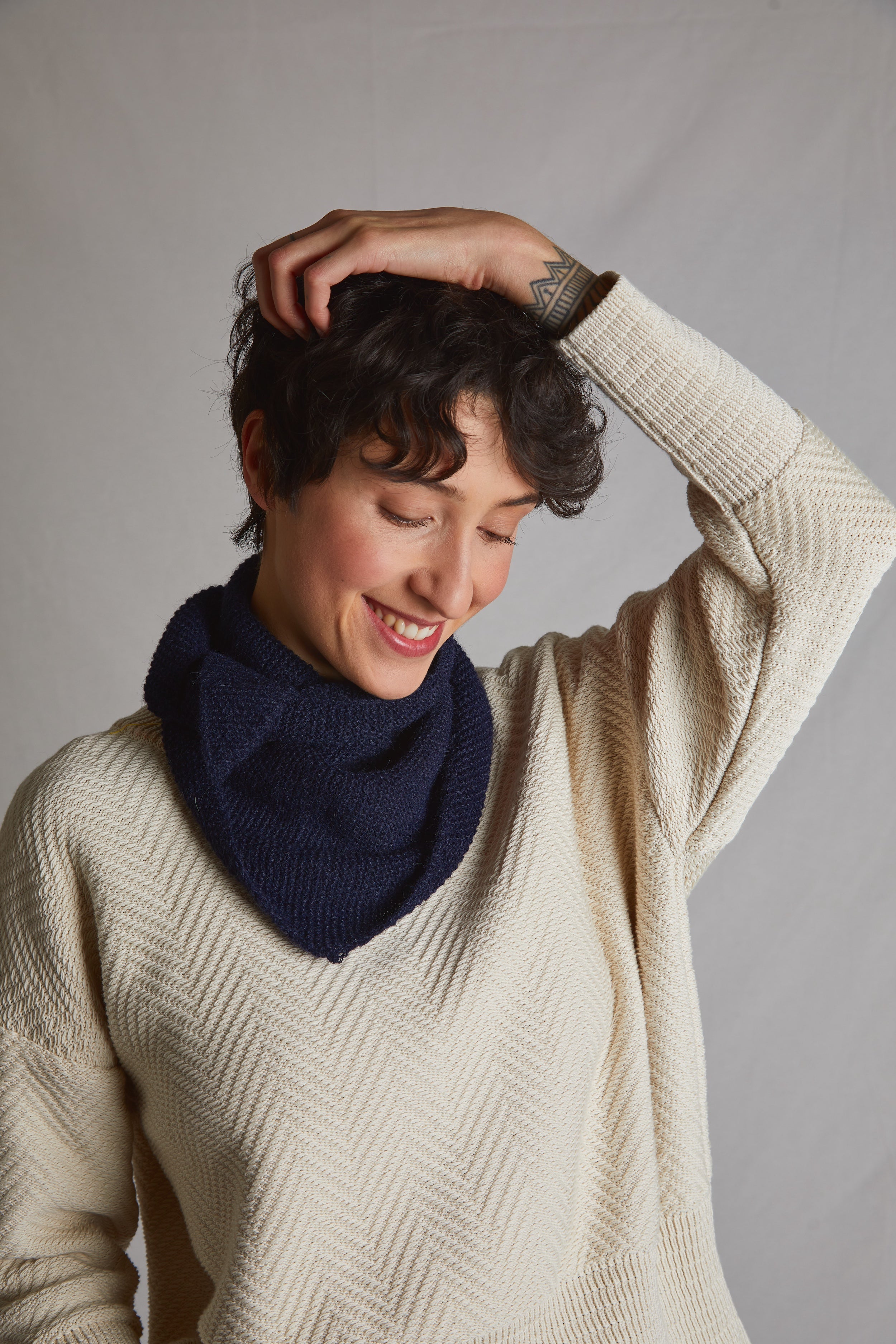 HORTENSE Bandana in Merino Wool - Navy, sustainable knitwear - L'envers