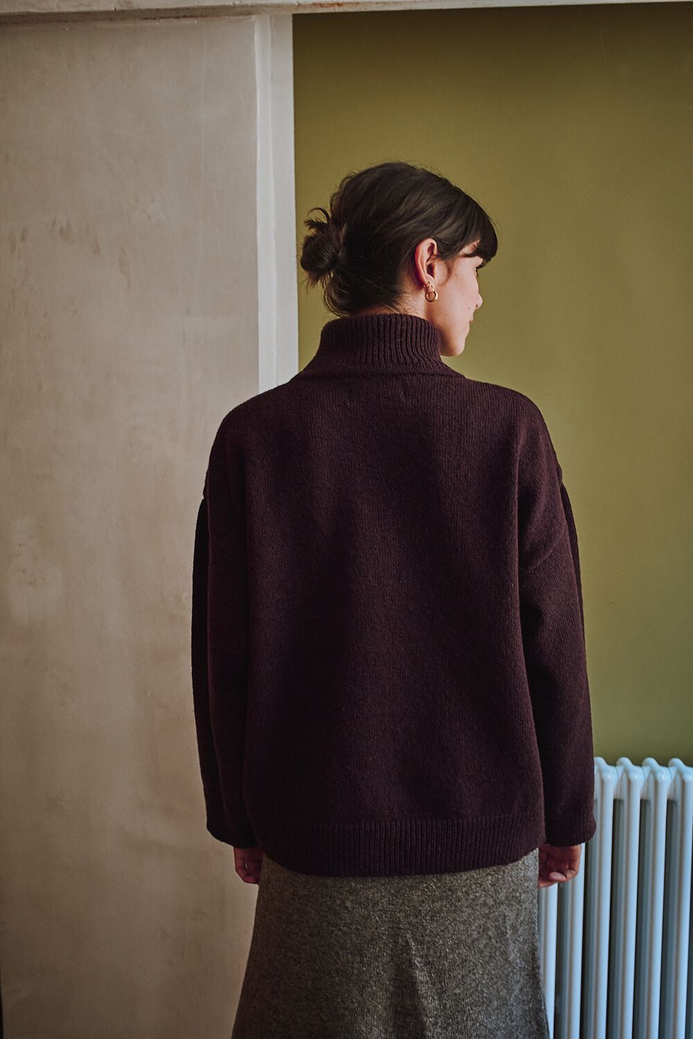 MICHELLE Lightweight Turtleneck Sweater in Merino Wool - Plum -100% cruelty- free and sustainable knitwear - L'envers 