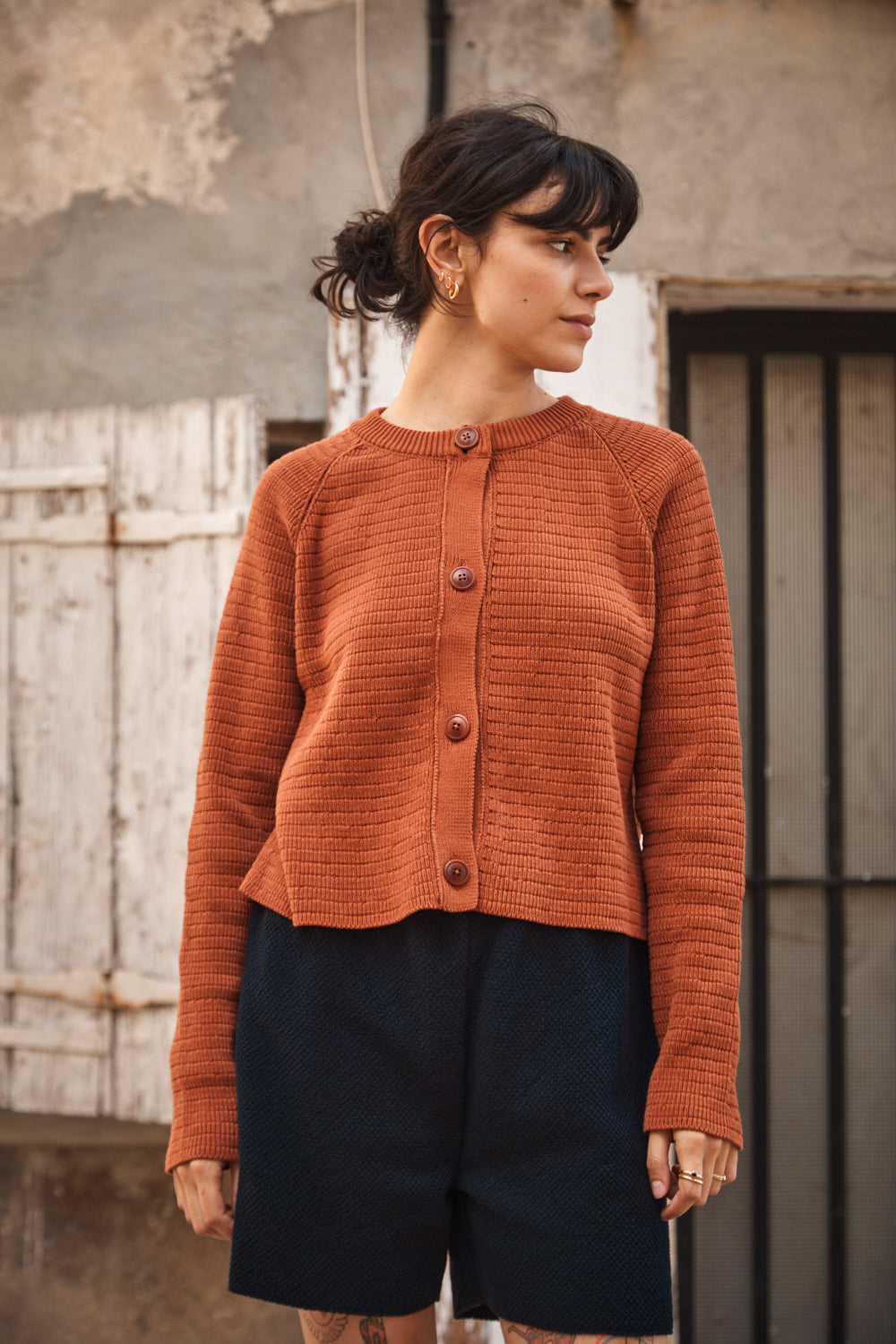 VALÉRIE Cropped Cardigan in Organic Cotton - Earth Red