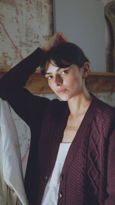 ANNIE V-Neck Cable Cardigan in Merino Wool - Plum - 100% crulty-free wool and sustainable knitwear - Spanish Merino Wool Cardigan - L'Envers