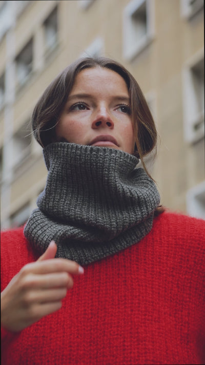 AMANDINE Neckwarmer Scarf in Merino Wool - Ash Grey - Spanish Merino Wool Cardigan - L'Envers