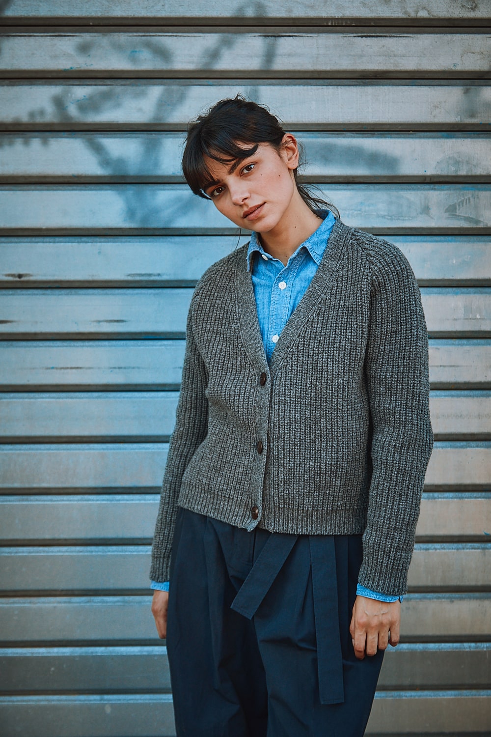 Cardigan ANNA col V en laine mérinos - Gris cendré - Cardigan espagnol en laine mérinos - L'Envers