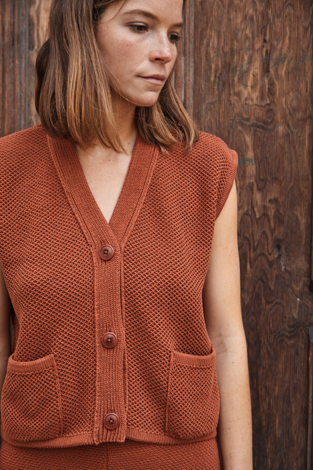 ELEONORE Cardigan sans manches à col en V en coton biologique - Terracotta