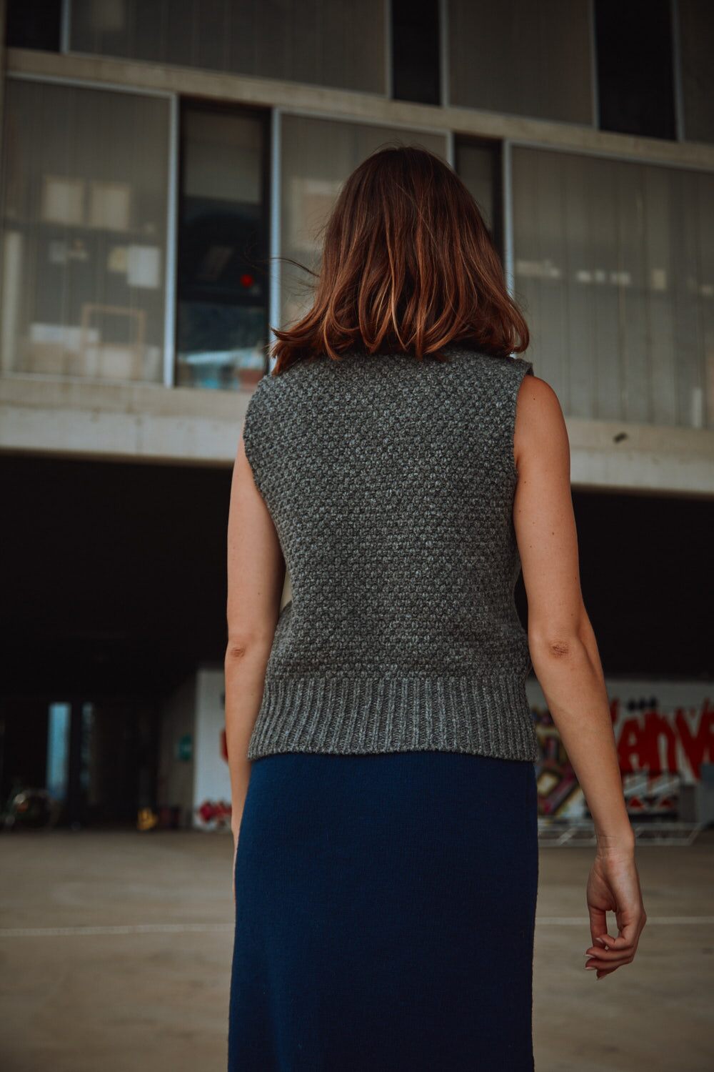 MAIA Pull sans manche en laine mérinos - Ash Grey, 100% cruelty-free and sustainable knitwear - L'envers