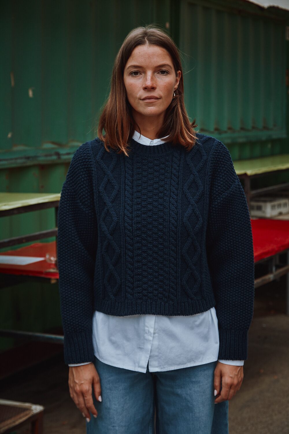 PAOLA Pull irlandais en laine mérinos - Bleu marine, 100% maille sans cruauté et durable - L'envers 