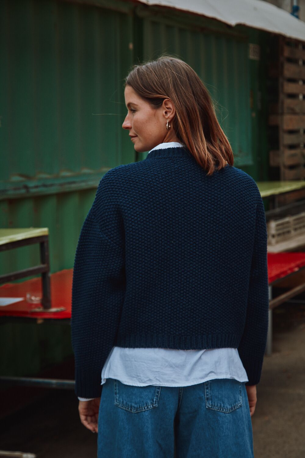 PAOLA Pull irlandais en laine mérinos - Bleu marine, 100% maille sans cruauté et durable - L'envers 