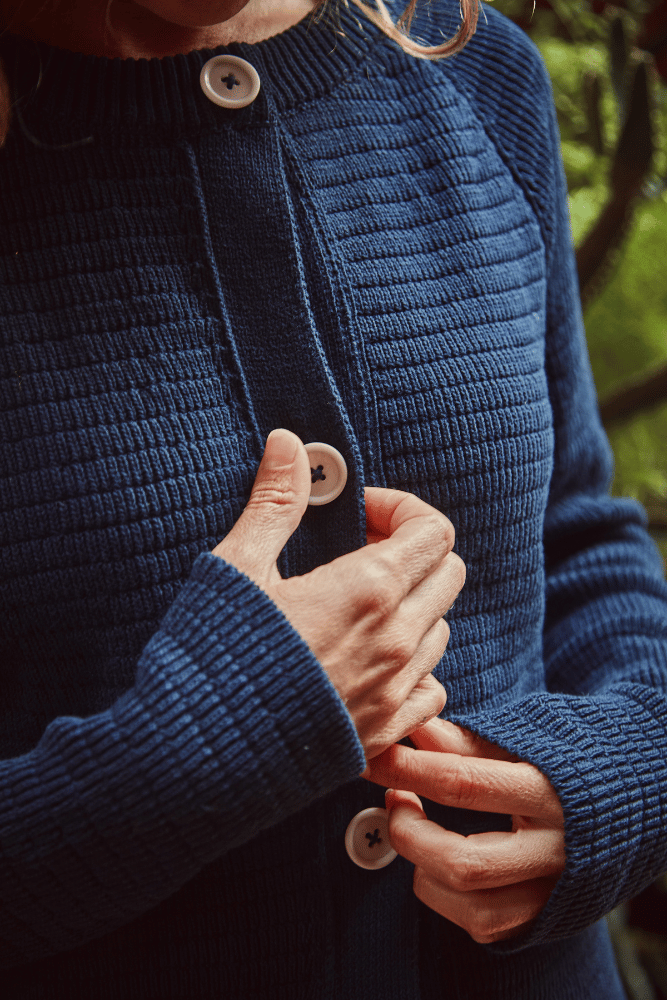 VALÉRIE Cardigan court en coton biologique - Bleu marine