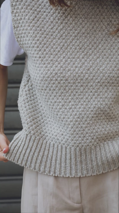 MAIA Pull sans manche en laine mérinos - Beige, 100% cruelty-free and sustainable knitwear- L'envers